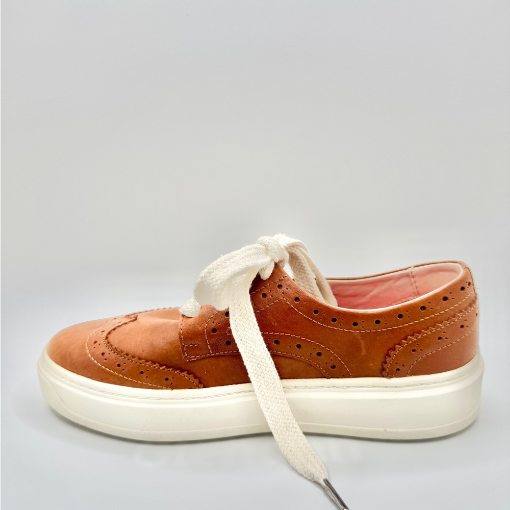 Vélez Geranio Smooth Leather Lace-up Shoes for Women Sporty Silhouette